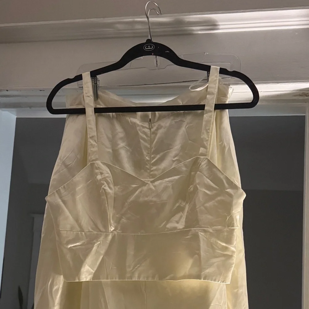 Elegant Cream Satin Dress 2 piece Wedding Gown - JAW DROPPING - Picture 1 of 5